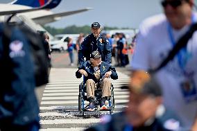 Brigitte Macron Welcomes Veterans - Deauville