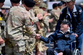 Brigitte Macron Welcomes Veterans - Deauville