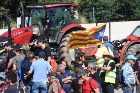Spain Farmers Take The Border With France