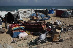 MIDEAST-GAZA-RAFAH-FLEEING