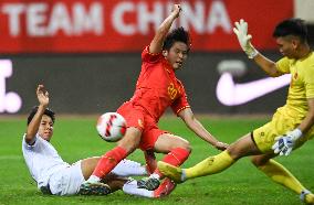 (SP)CHINA-SHAANXI-WEINAN-FOOTBALL-FRIENDLY MATCH-CHN VS VIE (CN)