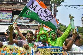 TMC Supporters Celebrate Majority Win In Lok Sabha Seats In West Bengal .