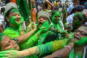 TMC Supporters Celebrate Majority Win In Lok Sabha Seats In West Bengal .
