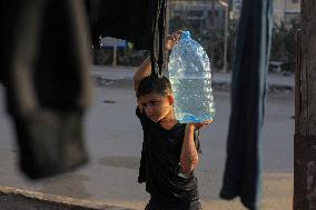 MIDEAST-GAZA-KHAN YOUNIS-WATER