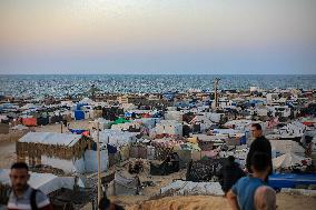 MIDEAST-GAZA-KHAN YOUNIS-DISPLACED PALESTINIANS-TEMPORARY TENTS