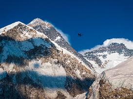 (FOCUS)NEPAL-MOUNT QOMOLANGMA-DJI-DRONE DELIVERY TESTS