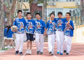 CHINA-BEIJING-SCHOOL-GRADUATION-MEMORIAL PHOTOS (CN)