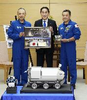 Japan PM Kishida meets astronauts