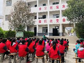 CHINA-SHAANXI-XI'AN-BOOKSTORE OWNER-PICTURE BOOK CLASSES-RURAL AREAS (CN)