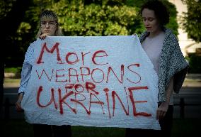 Ukrainians Demand Increased US Support Against Russian Invasion