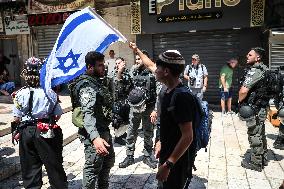 Israeli Police Separate Israelis and Palestinians in Jerusalem's Old City Before Jerusalem Day March