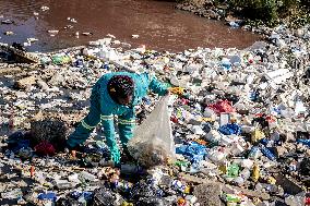 Workers Cleaning Up The Jukskei River - Johannesburg