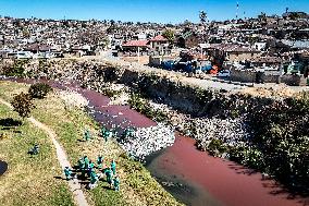 Workers Cleaning Up The Jukskei River - Johannesburg