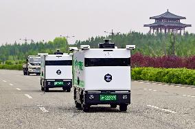 Driverless Delivery Vehicles Put Into Operation in Ordos