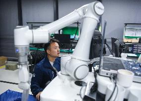CHINA-CENTRAL REGION-ROBOTICS INDUSTRY-YOUNG PEOPLE (CN)