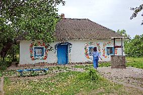 Ukrainian folk guest estate in Petrykivka