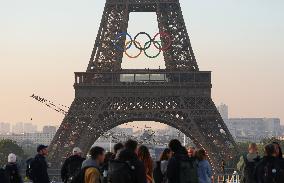 Olympic rings mounted on Eiffel Tower