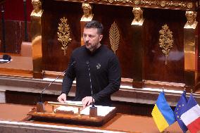 Volodymyr Zelensky at French Parliament - Paris