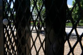 DC: White House surrounded by Fences