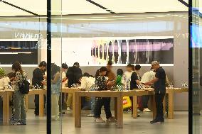 Apple Store Revenue Growth