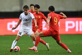 (SP)CHINA-SHAANXI-WEINAN-FOOTBALL-FRIENDLY MATCH-CHN VS UZB (CN)