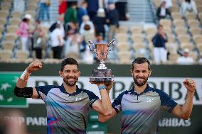 (SP)FRANCE-PARIS-TENNIS-ROLAND GARROS-FRENCH OPEN-MEN'S DOUBLES-FINAL