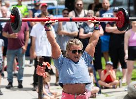 (SP)CANADA-DUNNVILLE-STRONGMAN AND STRONGWOMAN COMPETITION