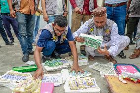 Police Arrests Five With Fake Banknotes - Dhaka