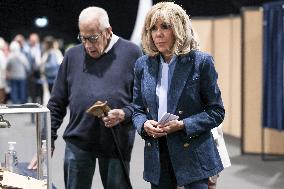 Emmanuel And Brigitte Macron At A Polling Station - Le Touquet