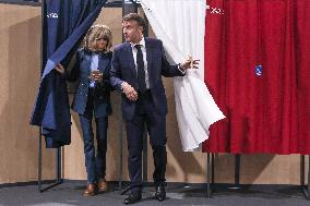 Emmanuel And Brigitte Macron At A Polling Station - Le Touquet