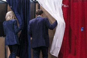 Emmanuel And Brigitte Macron At A Polling Station - Le Touquet