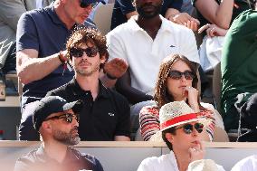 Logan Lerman and Ana Corrigan Looking Men's Final During The 2024 French Open - Village Day Fiftheeen NB