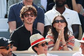 Logan Lerman and Ana Corrigan Looking Men's Final During The 2024 French Open - Village Day Fiftheeen NB