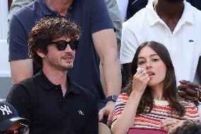 Logan Lerman and Ana Corrigan Looking Men's Final During The 2024 French Open - Village Day Fiftheeen NB