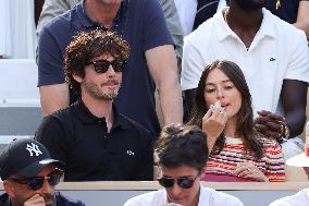 Logan Lerman and Ana Corrigan Looking Men's Final During The 2024 French Open - Village Day Fiftheeen NB