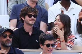 Logan Lerman and Ana Corrigan Looking Men's Final During The 2024 French Open - Village Day Fiftheeen NB