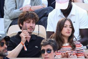 Logan Lerman and Ana Corrigan Looking Men's Final During The 2024 French Open - Village Day Fiftheeen NB