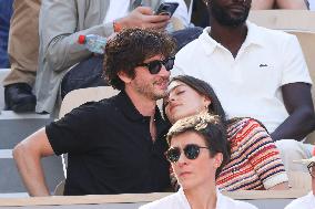 Logan Lerman and Ana Corrigan Looking Men's Final During The 2024 French Open - Village Day Fiftheeen NB