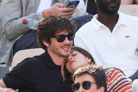 Logan Lerman and Ana Corrigan Looking Men's Final During The 2024 French Open - Village Day Fiftheeen NB