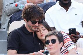 Logan Lerman and Ana Corrigan Looking Men's Final During The 2024 French Open - Village Day Fiftheeen NB