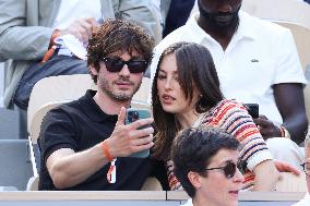 Logan Lerman and Ana Corrigan Looking Men's Final During The 2024 French Open - Village Day Fiftheeen NB