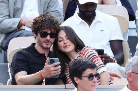 Logan Lerman and Ana Corrigan Looking Men's Final During The 2024 French Open - Village Day Fiftheeen NB