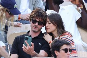 Logan Lerman and Ana Corrigan Looking Men's Final During The 2024 French Open - Village Day Fiftheeen NB