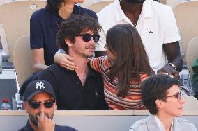 Logan Lerman and Ana Corrigan Looking Men's Final During The 2024 French Open - Village Day Fiftheeen NB