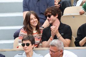 Logan Lerman and Ana Corrigan Looking Men's Final During The 2024 French Open - Village Day Fiftheeen NB