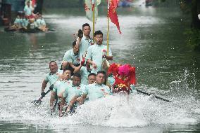 Dragon Boat Festival Celebrated in Hangzhou