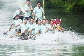 Dragon Boat Festival Celebrated in Hangzhou