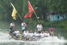 Dragon Boat Festival Celebrated in Hangzhou