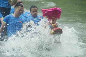 Dragon Boat Festival Celebrated in Hangzhou