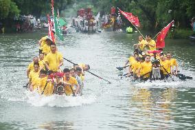 Dragon Boat Festival Celebrated in Hangzhou